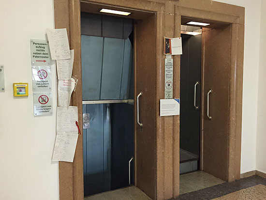 Paternoster im St&auml;dtischen Hochhaus in der Blumenstra0e - bis Ende Mai d&uuml;rfte man hier noch fahren - ab 01.06.2015 ist Schlu&szlig; damit (&copy;Foto: Martin Schmitz)